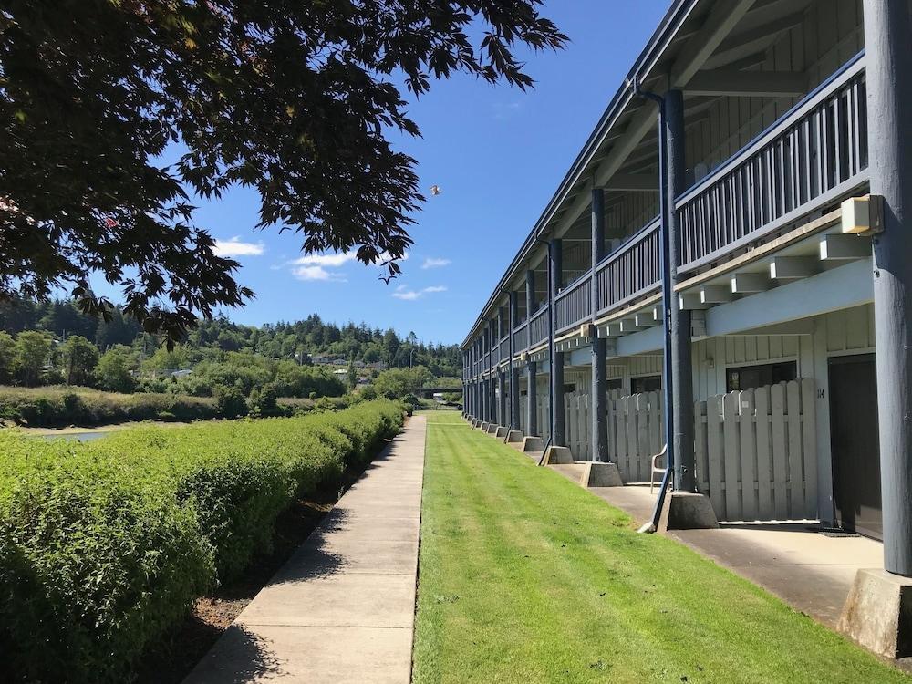 Edgewater Inn And Suites, Ascend Hotel Collection Coos Bay Bagian luar foto