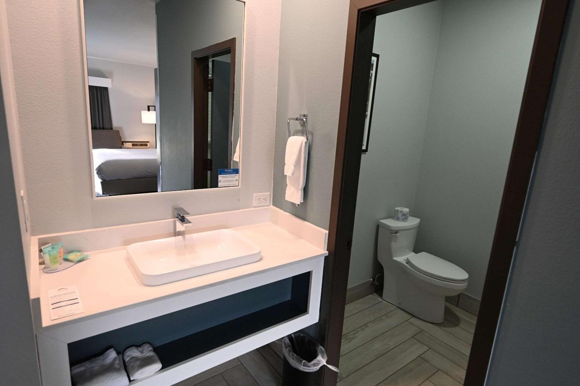 Edgewater Inn And Suites, Ascend Hotel Collection Coos Bay Bagian luar foto