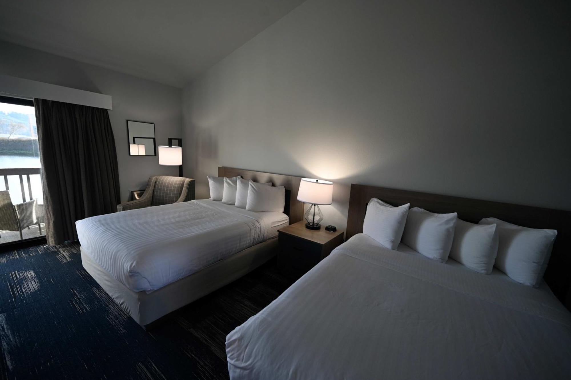 Edgewater Inn And Suites, Ascend Hotel Collection Coos Bay Bagian luar foto