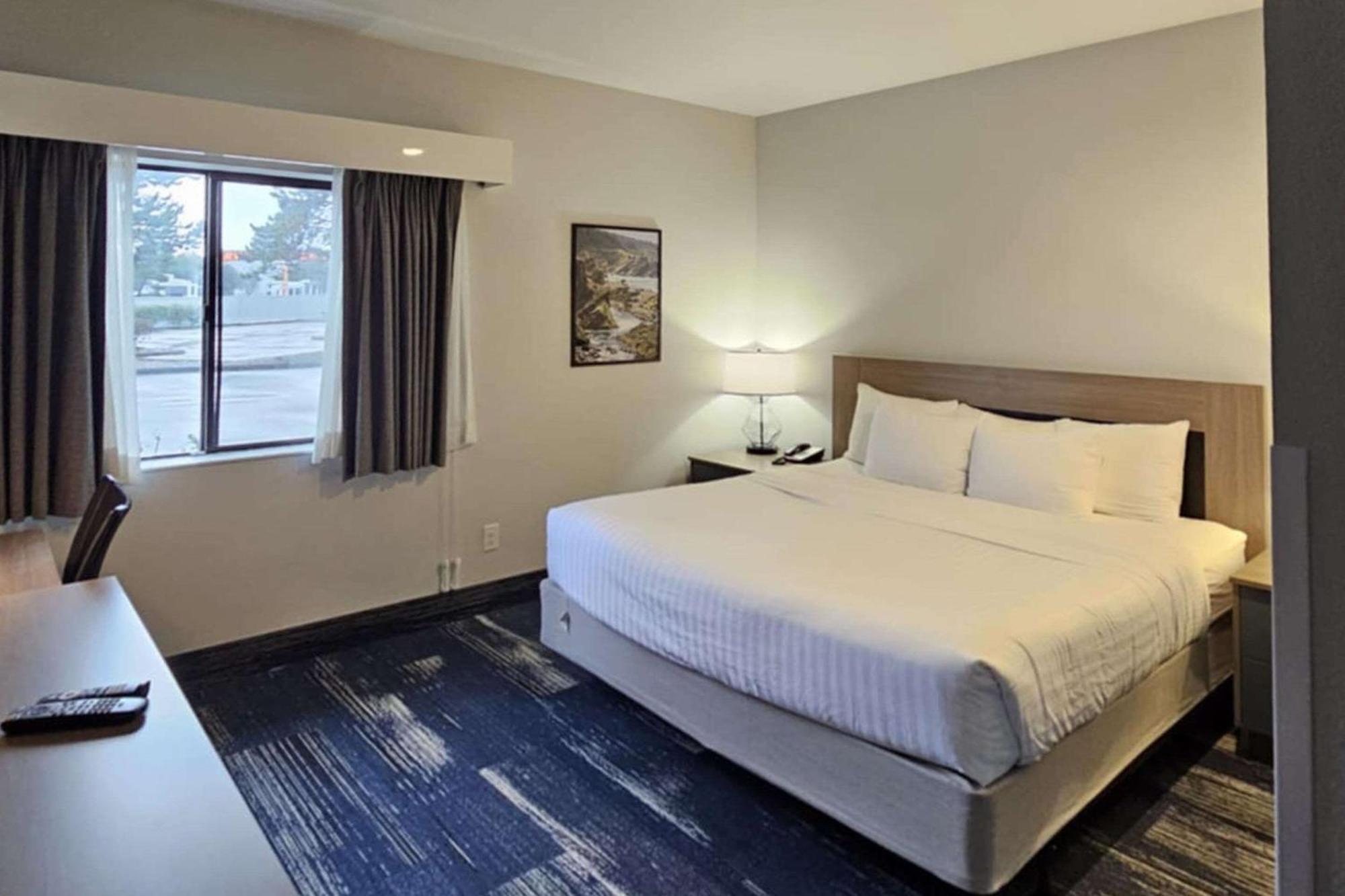 Edgewater Inn And Suites, Ascend Hotel Collection Coos Bay Bagian luar foto