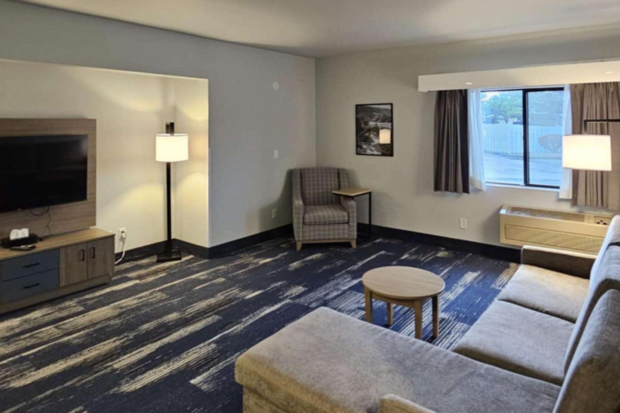 Edgewater Inn And Suites, Ascend Hotel Collection Coos Bay Bagian luar foto