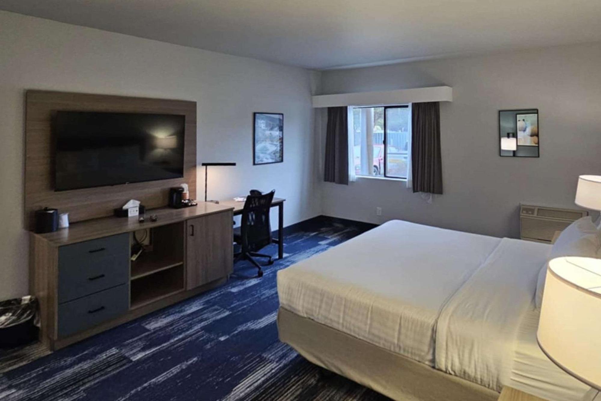 Edgewater Inn And Suites, Ascend Hotel Collection Coos Bay Bagian luar foto