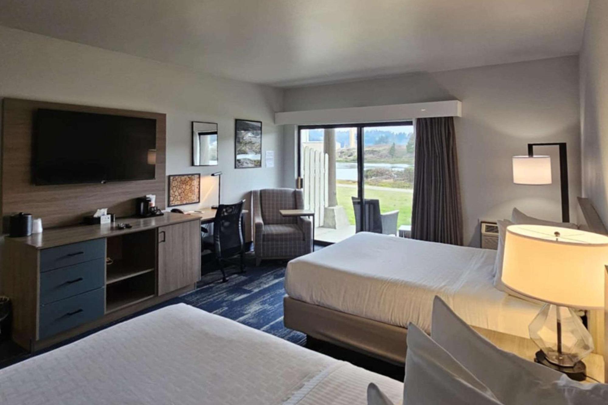 Edgewater Inn And Suites, Ascend Hotel Collection Coos Bay Bagian luar foto