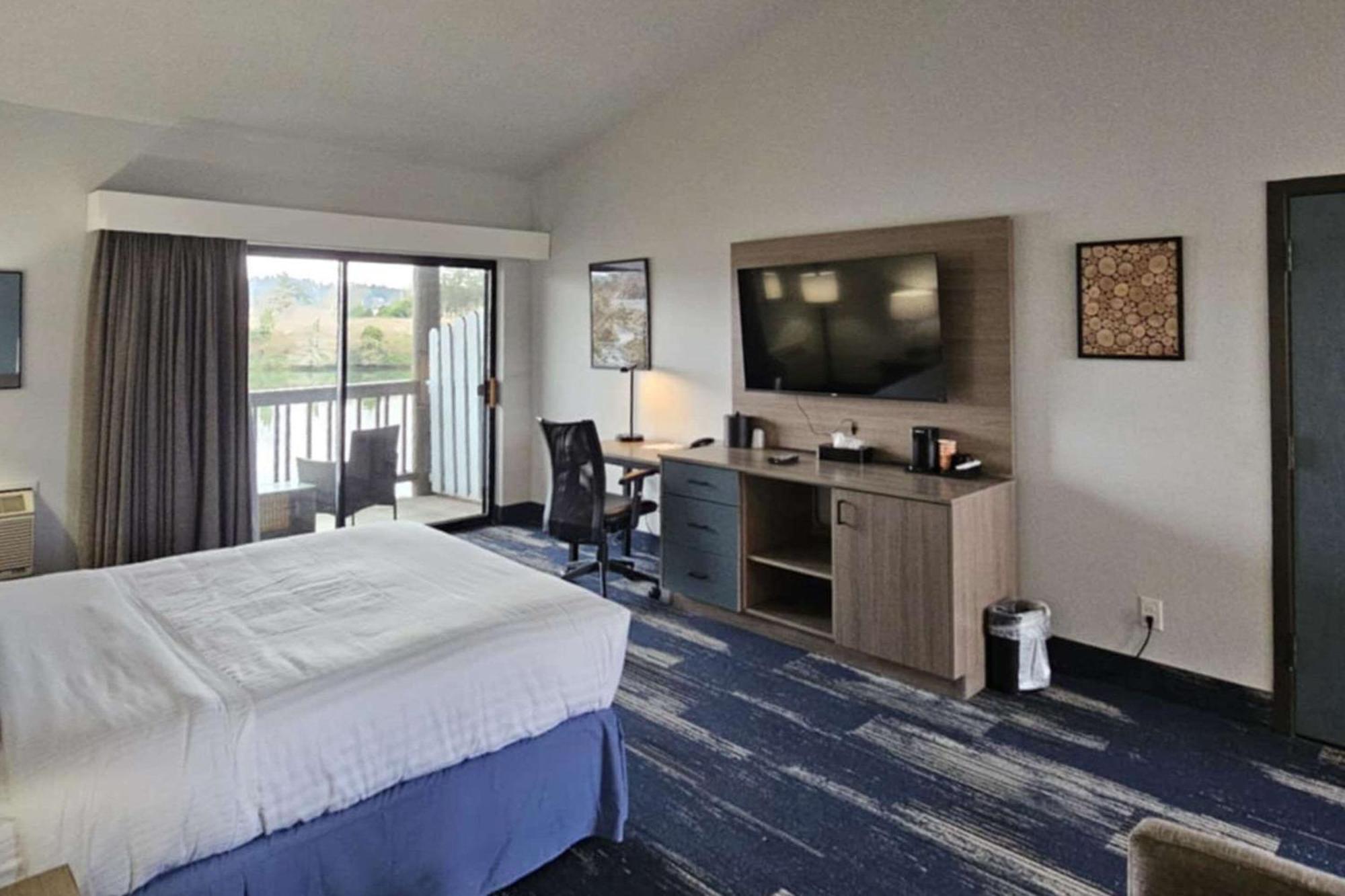 Edgewater Inn And Suites, Ascend Hotel Collection Coos Bay Bagian luar foto