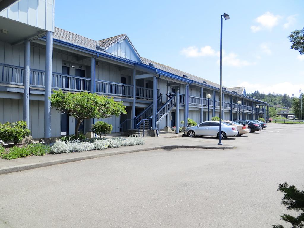 Edgewater Inn And Suites, Ascend Hotel Collection Coos Bay Bagian luar foto